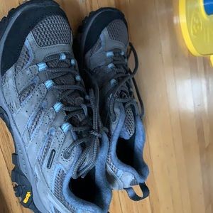 Women’s hiking boots